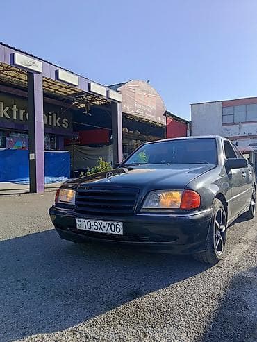 mercedes benz w204: Mercedes-Benz C-Sinif sedan - Kuzov: qara rəng, 4 qapı, sedan - — 2