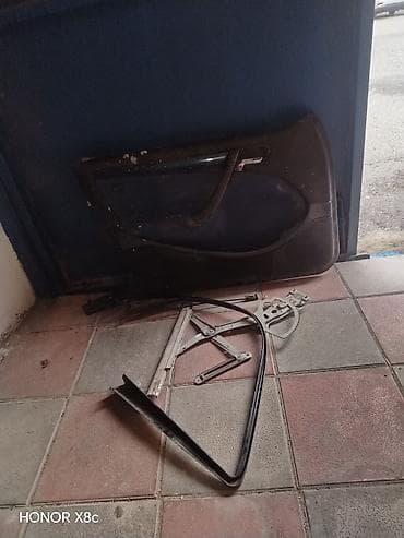 mersedes ehtiyyat hisseleri: Çeşqanın sol qapı üçün — 1