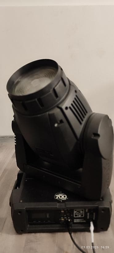 Məhsul: Martin MAC 700 Wash hərəkətli başlı səhnə proyektoru Təsvir — 1