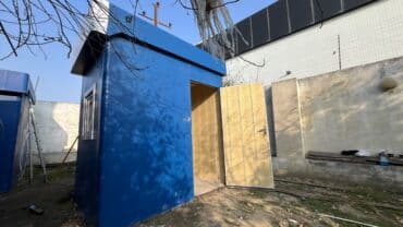 yuxa yayan aparat gencede: Mühafizə köşkü. Az istifadə olunub, alkopan və dəmir profillə yığılıb — 2