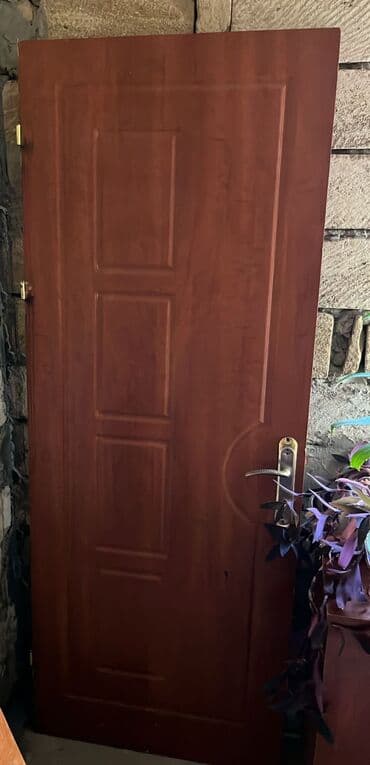 Santexnika: Seyf qapı satılır. - Material: gücləndirilmiş, təhlükəsizlik tipli — 2