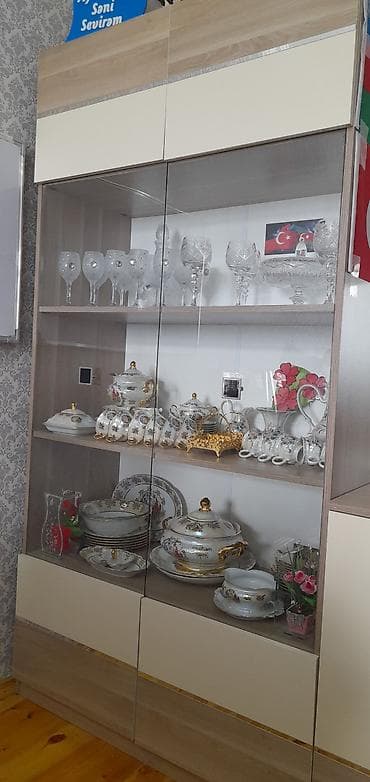 ag sekil: Qonaq otağı mebel dəsti 4-lü mebel dəsti.Embavoddan almişdim.2 il — 2