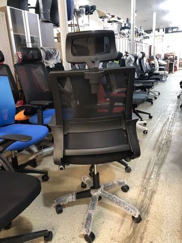 офисные кресла: Новый, С колесиками, Рукояти не регулируются, Ткань — 2