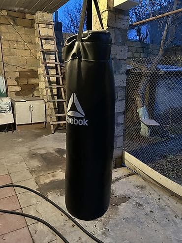 Boks kisəsi, yenidir, cırığı söküyü yoxdur. endirim olacaq. çatdırılma