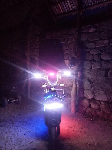 r line volkswagen: Elektrik skuter – LED işıqlı, səbətli Xüsusiyyətlər: - Elektrik — 3