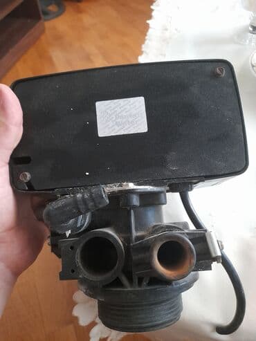 Su yumuşaldıcı filtri başlıgı satılır. razində akkordun binalarında