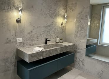Mərmər effektli inteqrə lavabolar və vanna otağı tezgahları -