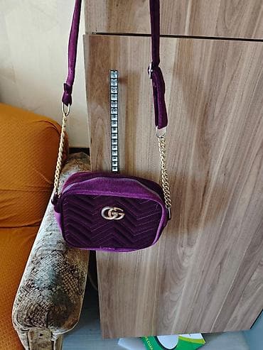 hesir sumka: Biri 8 manat. 3 sumkadan başqa, qalanlarının her biri 8 manat — 3