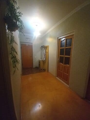 azadliq metrosunda satilan evler: Qax, 4 otaqlı, Köhnə tikili, 100 kv. m — 13
