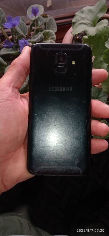 android telefonlar: Samsung A6 — 3