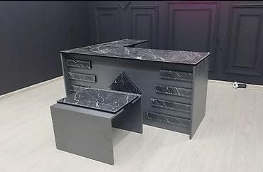 Yeni, Müdir üçün, Künc masa