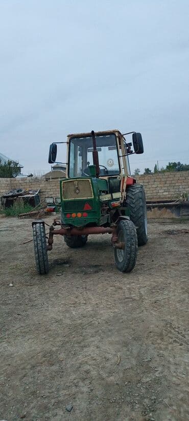 traktor teker satisi: Belarus MTZ traktoru - Kabinəli, ön təkərli konstruksiya - Dizel — 8