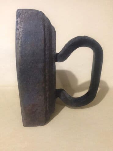 qədimi qəpiklər: Sovet dövründən qalan, Tutacaqlı, köhnə üslublu çuqun paltar ütüsü — 5