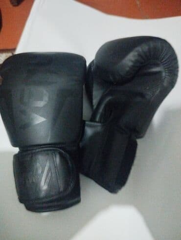 Qara boks əlcəkləri 1 ay islenmis ideal vezyetde - Material: süni