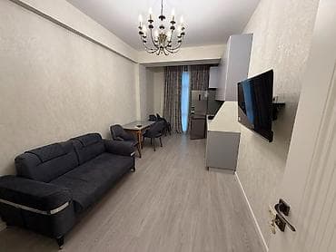 Ayna Sultanova heykəli, Fərid Palas şadlıq sarayı yaxınlığında 10 — 8