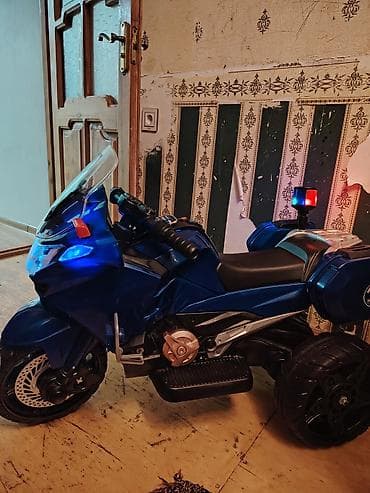 oyuncaqlar alemi: Uşaq üçün elektrikli polis motosikleti – 3 təkərli, mavi rəng — 2