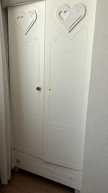 Leman11*100 Azn* dolab satılır. Yaxşı vəziyyətdədir