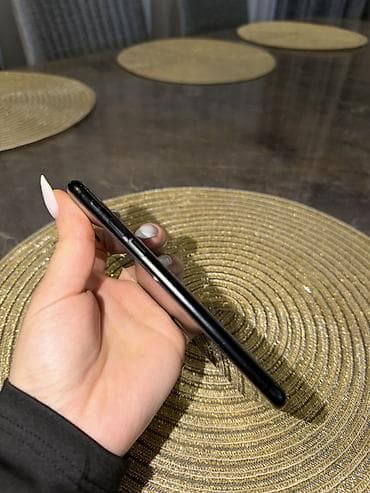 iphone se 2020 ikinci el: IPhone SE 2020, Qara, Barmaq izi — 4