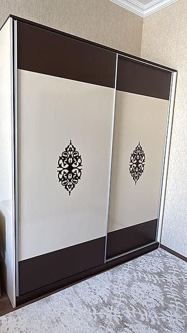 Dolab satilir 230 manat.Ideal veziyyetdedir.Catdirilma qurasdirilma