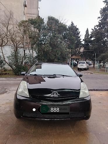 Toyota Prius – hibrid hetçbek - Kuzov: hetçbek, 5 qapı - Rəng: qara -