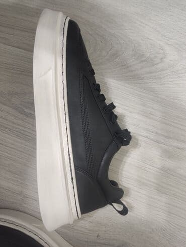 parça krasofkalar: Qara-rəngli uniseks idman ayaqqabısı. krasovka.Krasovka. 42-42.5 — 2