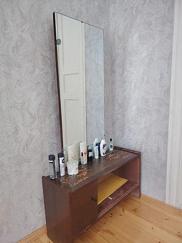 salon mebeli islenmis: Servant boş şəkildə satılır. Qab-qacaq satılmır. Servant 100 azn — 2