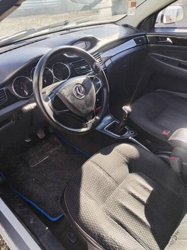 Kabrolar: Dongfeng S30: 1.6 l | 2014 il 400 km Sedan — 3