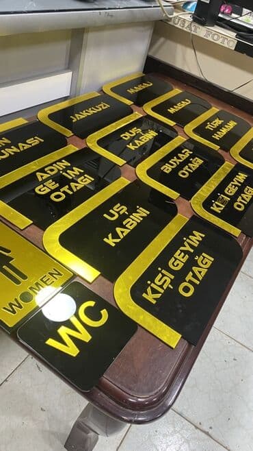 profil ucun dini şəkillər: Qara rəngdə, qızılı hərflərlə yazılmış müxtəlif otaq adları olan dəst — 2
