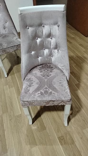 tek stullar: 100 eded stul satlir 1 ededı 20 azn Unvan Saray yaxın ərazilere — 1