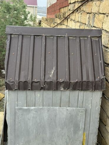 Taxta it evi / quşxana üçün kiçik tövlə - Material: taxta karkas