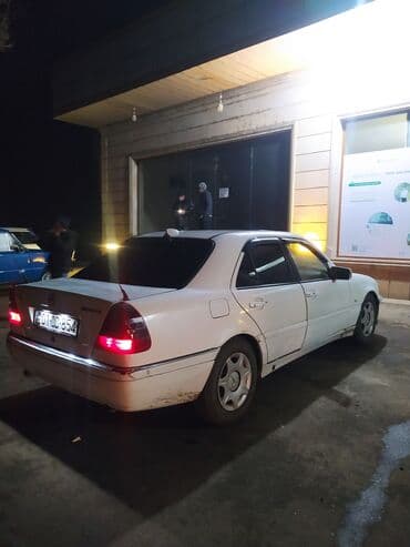 чемодан с инструментами для автомобиля: Mercedes-Benz C 250: 2.5 л | 1997 г. Седан — 4