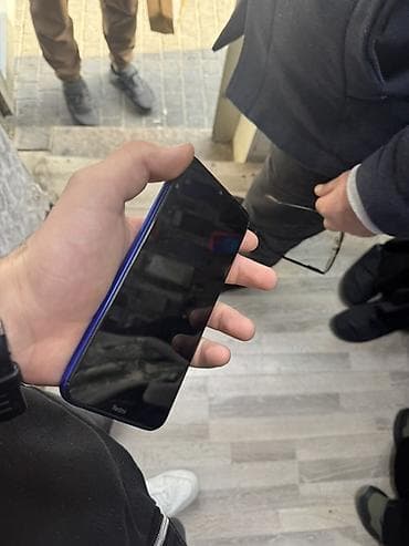 kanal tipli: Redmi smartfon – mavi rəng Xüsusiyyətlər: - Arxa tərəfdə 4-lü kamera — 2