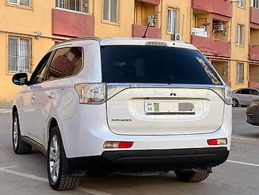 Avtomobil satışı: Mitsubishi Outlander: 2.4 l | 2015 il 153000 km Krossover — 3