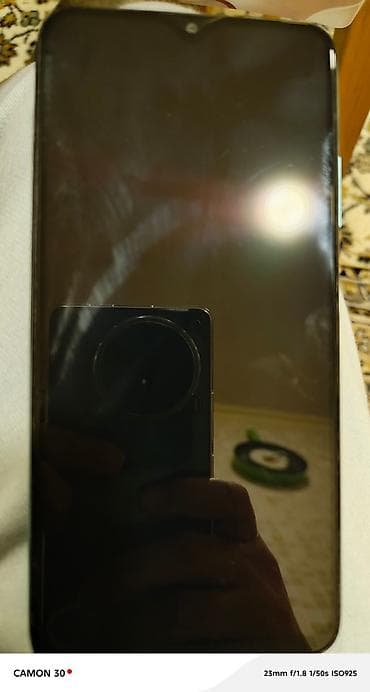 Məhsul: Xiaomi Redmi smartfon - Rəng: Parlaq firuzə/yaşıl arxa qapaq