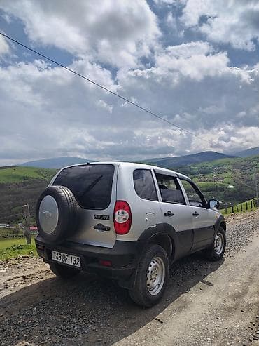 hava kampressor: Chevrolet Niva SUV - Kuzov: 5 qapılı, gümüşü rəngli, plastik qoruyucu — 9