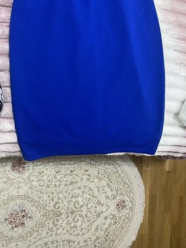 goy daş: Kobalt-mavi rəngdə qadın paltarı - Dizayn: Bədənə oturan, dizə qədər — 3