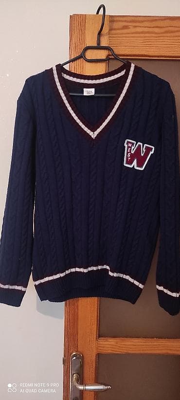 Uşaq üçün 2 ədəd trikotaj sviter dəsti.Cox az geyinilib.Super — 2