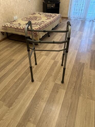 Другие медицинские товары: Gəzinti üçün dayaq (walker) - Material: yüngül, möhkəm alüminium — 1