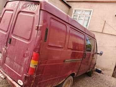 maşın üçün çexollar: Yükdaşıma üçün geniş həcmli qapalı furqon. - Korpus: qapalı — 6