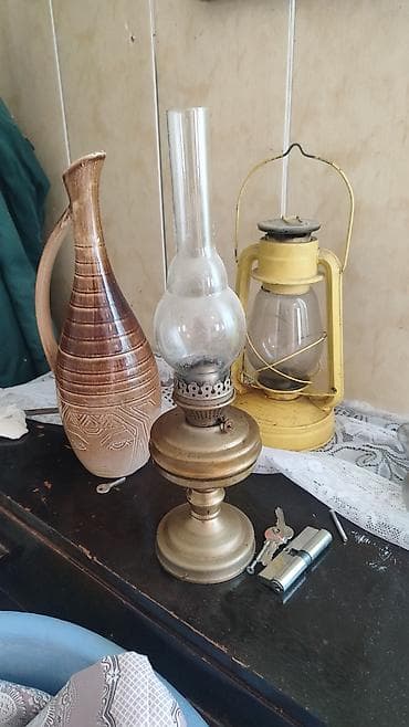 qədim sandıq: Kerosin lampaları və dekor qabı dəsti sari lampa hundurdu 40,demir — 1