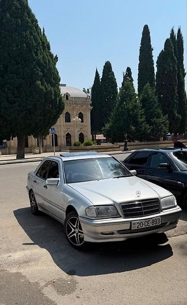 Mercedes-Benz C-Class: 1.8 l | 1997 il Sedan — 2
