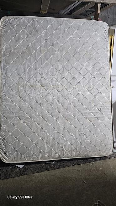 yataş matras: 2 eded matras satilir biri ikitereflidi 35 azn o birsi sade 30 azn — 2