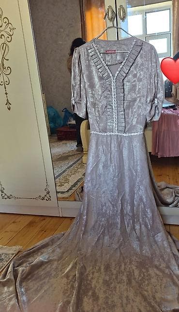 platin üzük: Məhsul: Qadın gecə geyimləri – 2 ədəd 1) Gümüşü rəngdə, uzun quyruqlu — 1