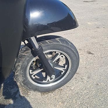 diski teker alemi: Elektrik skuter – VS2 modeli - Rəng: qara, klassik retro dizayn - Güc — 10