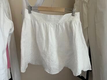 Zara Ağ rəngli, qısa ətək naxışlı. tezedir