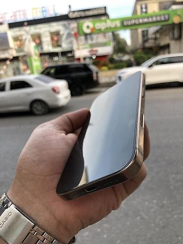 Elektronika: IPhone 16 Pro — 6