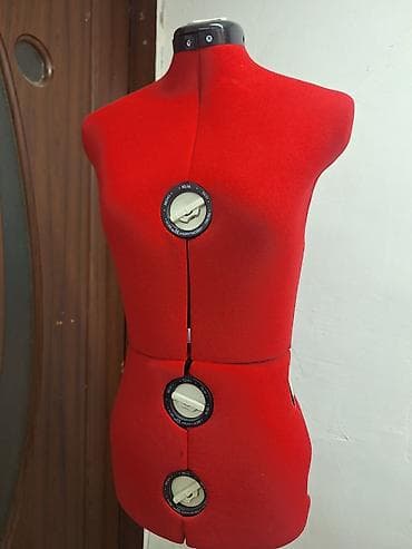 manken: Qadın, Məxmər, Qırmızı — 2