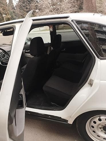 kia az: Ağ rəngli sedan avtomobil - Kuzov: 4 qapılı sedan, arxa hissədə — 9