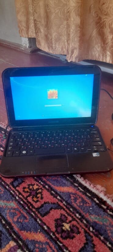 ayfon 16 pro qiymeti: Samsung netbuk – qırmızı bordovı korpuslu, kompakt 10–11 düym ekranlı — 4