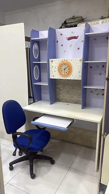 pul getiren guller: GunelYazi masasi kreslo ile birge 130 manat.Catdirilma odenisle.Unvan — 1